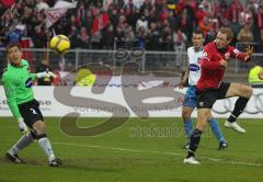 3.Liga - FC Ingolstadt 04 - 1.FC Heidenheim - Moritz Hartmann köpft zum 1:0. Torwart Denis Baum chancenlos