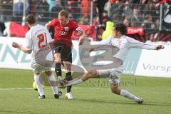 3.Liga - FC Ingolstadt 04 - SSV Jahn Regensburg - Moritz Hartmann zieht nochmal ab, Marcel Hagmann und Tobias zellner stören