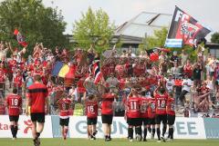 3.Liga - FC Ingolstadt 04 - RWE Erfurt - 5:0 - Die Mannschaft wird von den Fans gefeiert