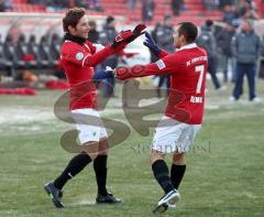 3.Liga - FC Ingolstadt 04 - Erzgebirge Aue - 5:1 - Glücklicher Treffer und jubelnder Gönner. Stefan Leitl schiesst aufs Tor und Ersin Demir begleitet den Ball bis über die Linie ohne ihn zu berühren