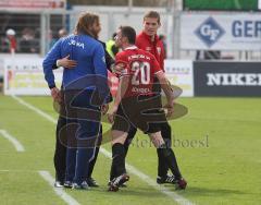 3.Liga - FC Ingolstadt 04 - FC Carl Zeiss Jena - Ralf Keidel gerät mit Trainer Rene van Eck aneinander, Hosrt Fuchs geht dazwischen