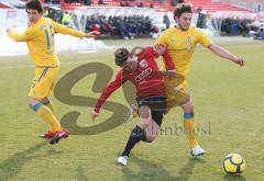 3.Liga - FC Ingolstadt 04 - Eintracht Braunschweig 3:3 - Andreas Buchner wird gefoult