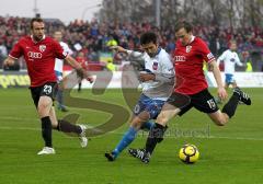 3.Liga - FC Ingolstadt 04 - 1.FC Heidenheim - Tobias Fink zieht ab leider daneben. Verteidiger Alper Bagceci