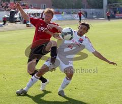 3.Liga - FC Ingolstadt 04 - SpVgg Unterhaching - Andreas Zecke Neuendorf im Zweikampf mit Raphael Schaschko