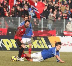 3.Liga - FC Ingolstadt 04 - Holstein Kiel - 1:0 - Fans Fahnen Patrick Mölzl