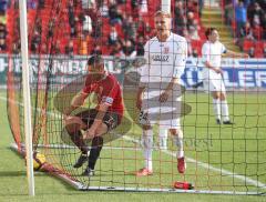 3.Liga - FC Ingolstadt 04 - SSV Jahn Regensburg - Ersin Demir holt den Ball aus dem Netz, Tim Erfen