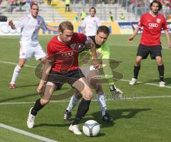 3.Liga - FC Ingolstadt 04 - SpVgg Unterhaching - Moritz Hartmann im Zweikampf mit Torwart Darius Kampa