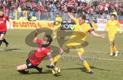 3.Liga - FC Ingolstadt 04 - Eintracht Braunschweig 3:3 - Stefan Leitl wird im Strafraum gefoult Elfmeter