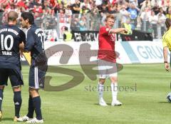 3.Liga - FC Ingolstadt 04 - Bayern München II - Andreas Zecke Neuendorf gibt Anweisungen