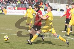 3.Liga - FC Ingolstadt 04 - Eintracht Braunschweig 3:3 - Stefan Leitl wird im Strafraum gefoult Elfmeter