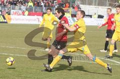 3.Liga - FC Ingolstadt 04 - Eintracht Braunschweig 3:3 - Stefan Leitl wird im Strafraum gefoult Elfmeter