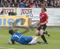 3.Liga - FC Ingolstadt 04 - SV Sandhausen - Tobias Fink legt sich den Ball zu weit nach vorne