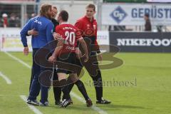 3.Liga - FC Ingolstadt 04 - FC Carl Zeiss Jena - Ralf Keidel gerät mit Trainer Rene van Eck aneinander, Horst Fuchs geht dazwischen