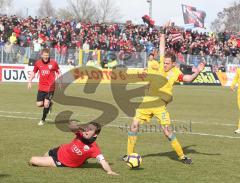 3.Liga - FC Ingolstadt 04 - Eintracht Braunschweig 3:3 - Stefan Leitl wird im Strafraum gefoult Elfmeter