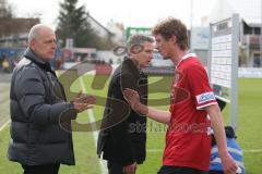 3.Liga - FC Ingolstadt 04 - FC Carl Zeiss Jena - Handshake Peter Jackwert und Robert Braber Harald Gärtner nach dem Spiel