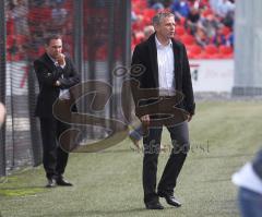 3.Liga - FC Ingolstadt 04 - SV Sandhausen - Die Geschäftsführer Franz Spitzauer und Harald Gärtner hinter dem Tor