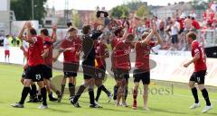 3.Liga - FC Ingolstadt 04 - RWE Erfurt - 5:0 - Die Mannschaft wird von den Fans gefeiert