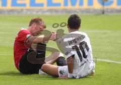 3.Liga - FC Ingolstadt 04 - SV Sandhausen - Helfen sich aufstehen. Andreas Zecke Neuendorf und Daniel Jungwirth