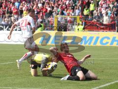 3.Liga - FC Ingolstadt 04 - VfB Stuttgart II - 1:1 - Steffen Wohlfarth kommt zu spät, Torwart Bernd Leno schnappt den Ball