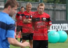 3.Bundesliga - FC Ingolstadt 04 - Trainingsbeginn Saison 2009/2010 - Neuzugang Nr.9 Moritz Hartmann und dahinter Sören Dressler