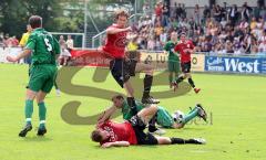 3.Bundesliga - FC Ingolstadt 04 - Vorbereitung - FC Gerolfing - 0:8 - mitte Robert Braber (7 Tore) kommt durch und trifft. Steffen Wohlfahrth liegt amBoden