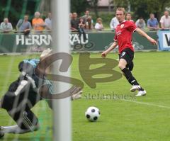 3.Bundesliga - FC Ingolstadt 04 - Vorbereitung - FC Gerolfing - 0:8 - Moritz Hartmann schießt aufs Tor
