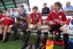 3.Bundesliga - FC Ingolstadt 04 - Vorbereitung - FC Gerolfing - 0:8 - von rechts Robert Braber Robert Fleßers und Peter Jackwerth auf der Bank nach dem Spiel