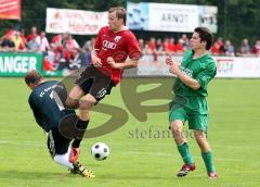 3.Bundesliga - FC Ingolstadt 04 - Vorbereitung - FC Gerolfing - 0:8 - Tobias Fink läuft auf Torwart Michael Netter