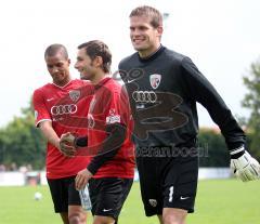 3.Bundesliga - FC Ingolstadt 04 - Vorbereitung - FC Gerolfing - 0:8 - Gut gelaunt. links David Pisot, Stefan Leitl und Michael Lutz