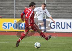 Bayernliga - FC Ingolstadt 04 2 - FC Memmingen - Benjamin Kauffmann versucht es selbst. Leider vorbei