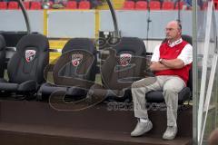 DFB Pokal - FC Ingolstadt 04 - FC Augsburg - Horst Köppel alleine auf der Bank