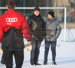 3.Liga - FC Ingolstadt 04 - Trainingsauftakt nach Winterpause - Peter Jackwerth im Gespräch mit Trainer Michael Wiesinger