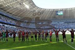 2.Liga - 1860 München - FC Ingolstadt 04 - 1:1 - Jubel mit den Ingolstädter Fans in der Allianz Arena