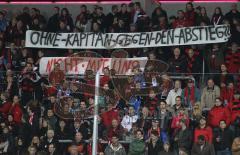 2.Liga - FC Ingolstadt 04 - Energie Cottbus 1:2 - Spruchband der Fans, Forderung das Stefan Leitl spielen muss