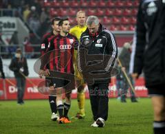 2.Liga - FC Ingolstadt 04 - Greuther Fürth 0:2 - Trainer Benno Möhlmann und Stefan Leitl enttäuscht, dahinter Sascha Kirschstein und Andreas Görlitz