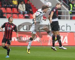 2.Liga - FC Ingolstadt 04 - FSV Frankfurt 0:1 - Marc Heidmeier kommt zum Ball, Sebastian Hofmann kommt nicht hin, links Andreas Buchner