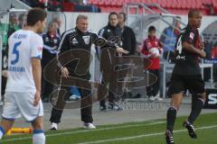 2.Liga - FC Ingolstadt 04 - SC Paderborn - 1:2 - Benno Möhlmann gestikuliert am Spielrand