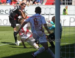 2.Liga - FC Ingolstadt 04 - FC Augsburg - 1:4 - Malte Metzelder tieht ab und die komplette Abwehr wirft sich in den Ball