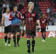 2.Liga - FC Ingolstadt 04 - Fortuna Düsseldorf 3:0 - Sebastian Zielinsky ohne Schuhe geht vom Platz