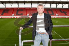 2.Liga - FC Ingolstadt 04 - Vorstellung des neuen Trainers Benno Möhlmann