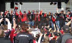 FC Ingolstadt 04 - Saisonabschlußfeier am Audi Sportpark - Die Mannschaft bedankt sich bei den Fans