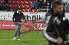 2.Liga - FC Ingolstadt 04 - Energie Cottbus 1:2 - Michael Wiesinger sieht auf die Uhr