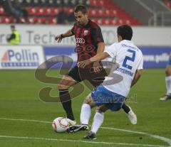 2.Liga - FC Ingolstadt 04 - Karlsruher SC 1:1 - Zweikampf Sebastian Hofmann zieht ab