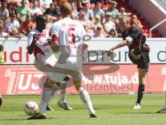 2.Liga - FC Ingolstadt 04 - FC Augsburg - 1:4 - Moritz Hartmann zieht ab