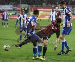 2.Liga - FC Ingolstadt 04 - Hertha BSC Berlin 1:1 - Moise Bambara unter Bedrängnis