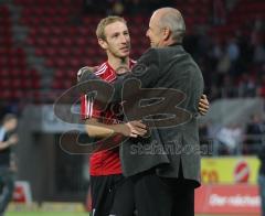 2.Liga - FC Ingolstadt 04 - Fortuna Düsseldorf 3:0 - Glücklich Peter Jackwerth mit Moritz Hartmann