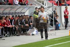 2.Liga - FC Ingolstadt 04 - Oberhausen 1:2 - ratlos Michael Wiesinger an der Bank