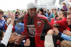 2.Liga - FC Ingolstadt 04 - Saisonabschlußfeier - Caiuby Autogramme