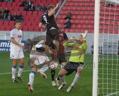 2.Liga - FC Ingolstadt 04 - SC Paderborn - 1:2 - Torchance für Moritz Hartmann, fliegt mit demm Ball in deas Tor und über Torwart Danial Masuch, doch der Ball liegt ausserhalb