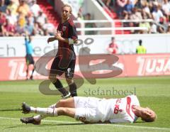 2.Liga - FC Ingolstadt 04 - FC Augsburg - 1:4 - Moritz Hartmann und am Boden Axel Bellinghausen